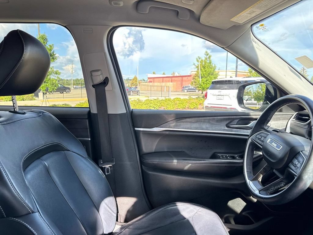 Used 2022 Jeep Grand Cherokee Limited RWD image 14