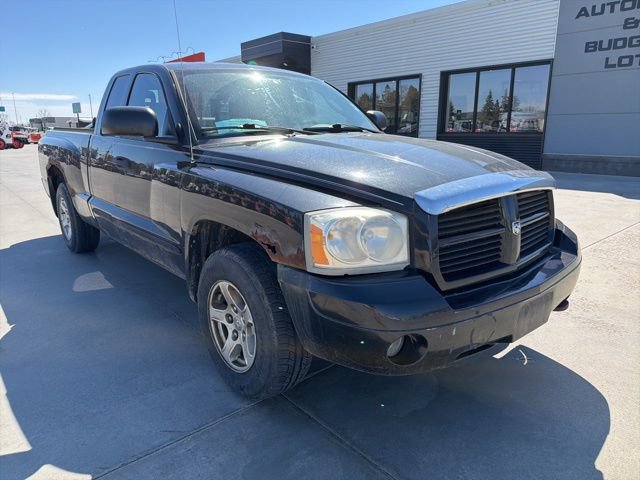 Used 2006 Dodge Dakota SLT w/ Trailer Tow Group AWD/4WD image 2