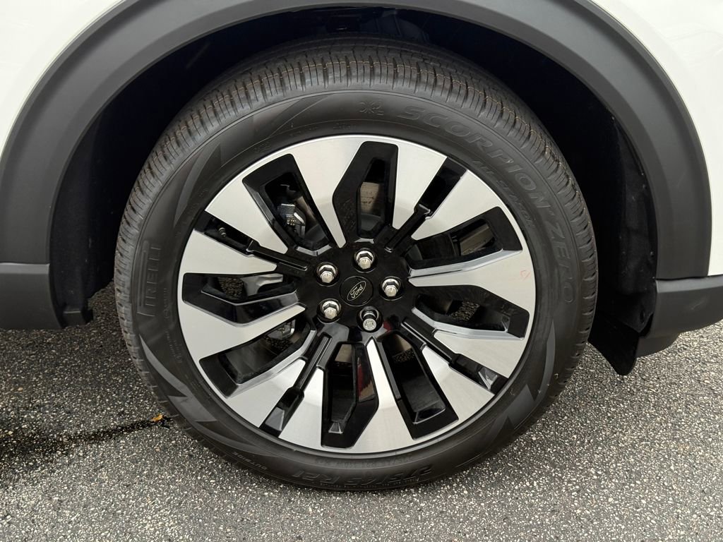 New 2026 Ford Explorer Platinum image 8