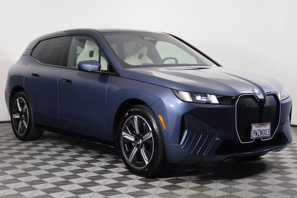 Certified 2026 BMW iX xDrive45 w/ Premium Package AWD/4WD image 3