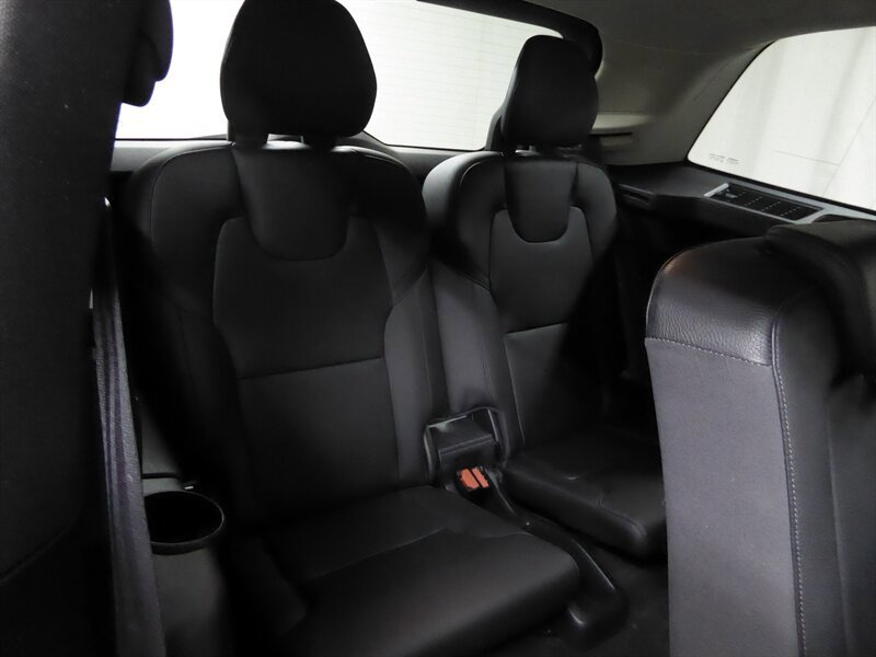 Used 2016 Volvo XC90 T6 Momentum w/ Momentum Plus Package AWD/4WD image 32