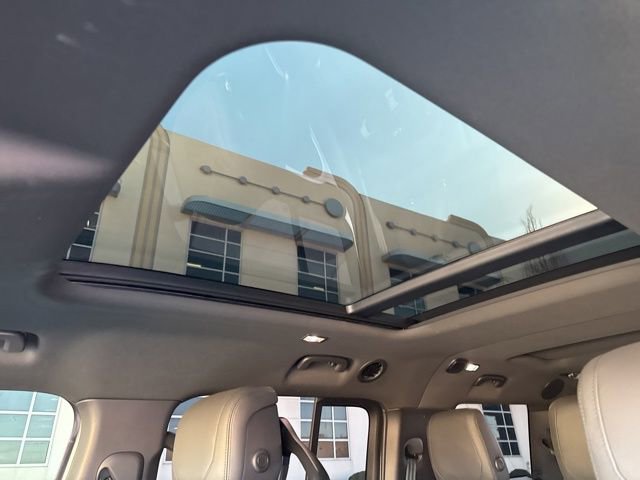 Used 2024 Land Rover Defender 130 X-Dynamic SE image 11