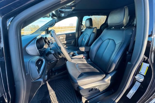 Used 2025 Chrysler Pacifica Select AWD/4WD image 20