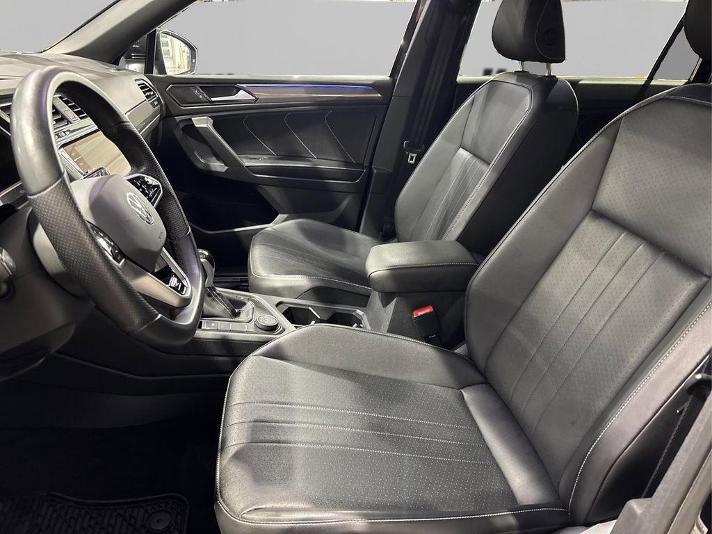 Used 2022 Volkswagen Tiguan SE R-Line image 9