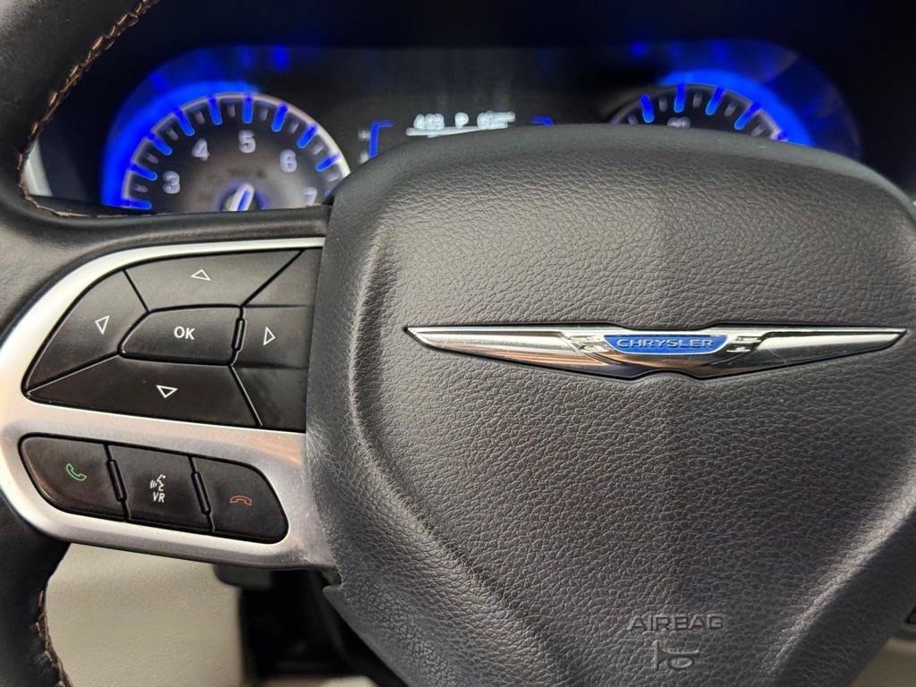 Used 2018 Chrysler Pacifica Touring-L FWD image 28