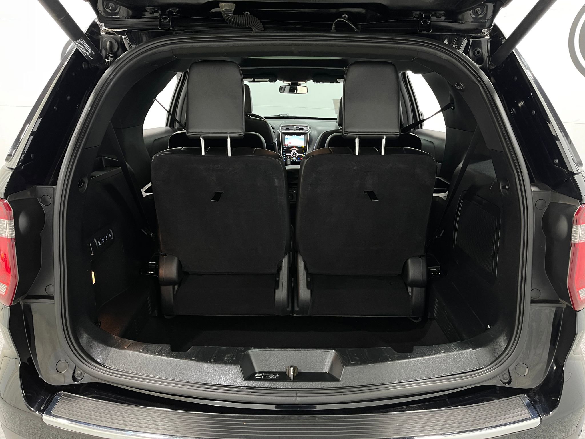 Used 2018 Ford Explorer Limited w/ Equipment Group 301A image 26