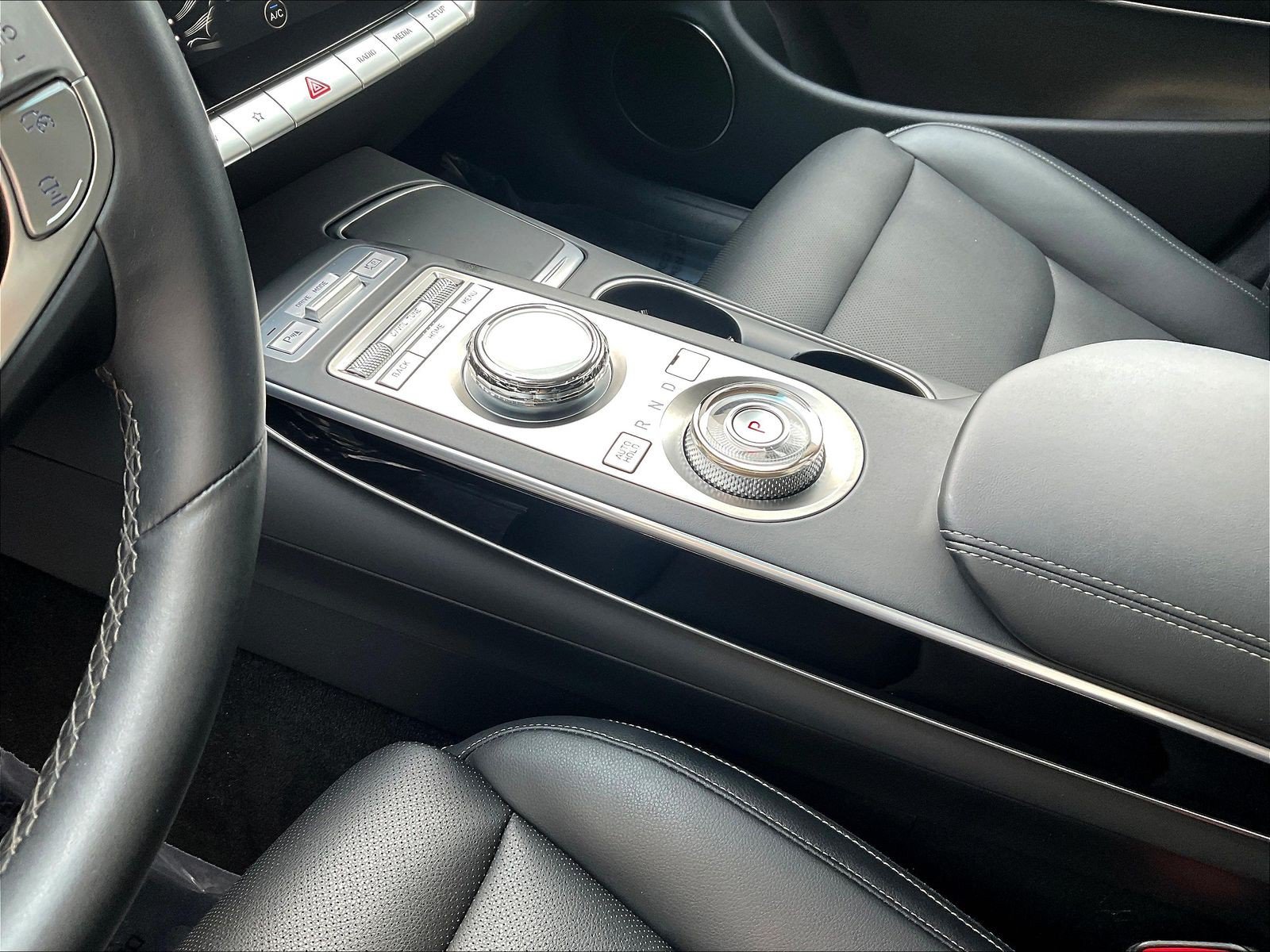 Used 2025 Genesis GV70 2.5T AWD/4WD image 18