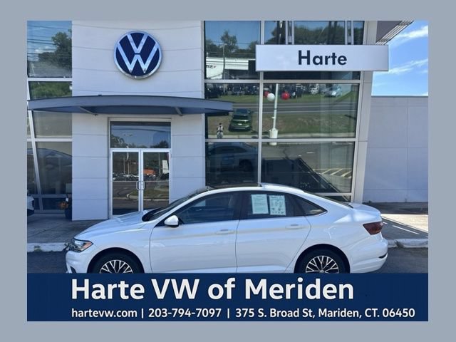 Used 2019 Volkswagen Jetta SE w/ Cold Weather Package FWD image 1