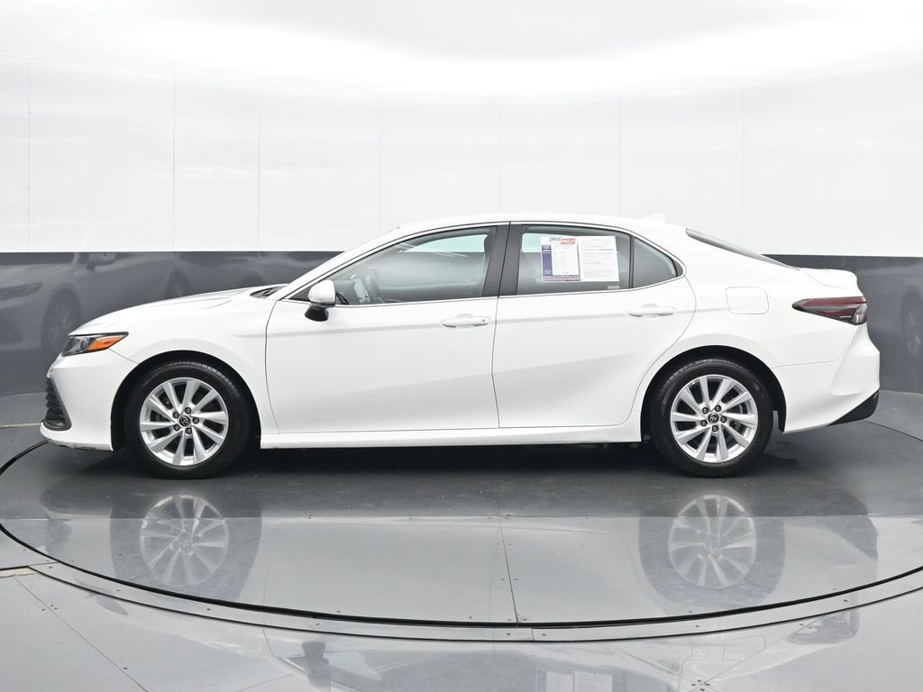 Used 2022 Toyota Camry LE image 3