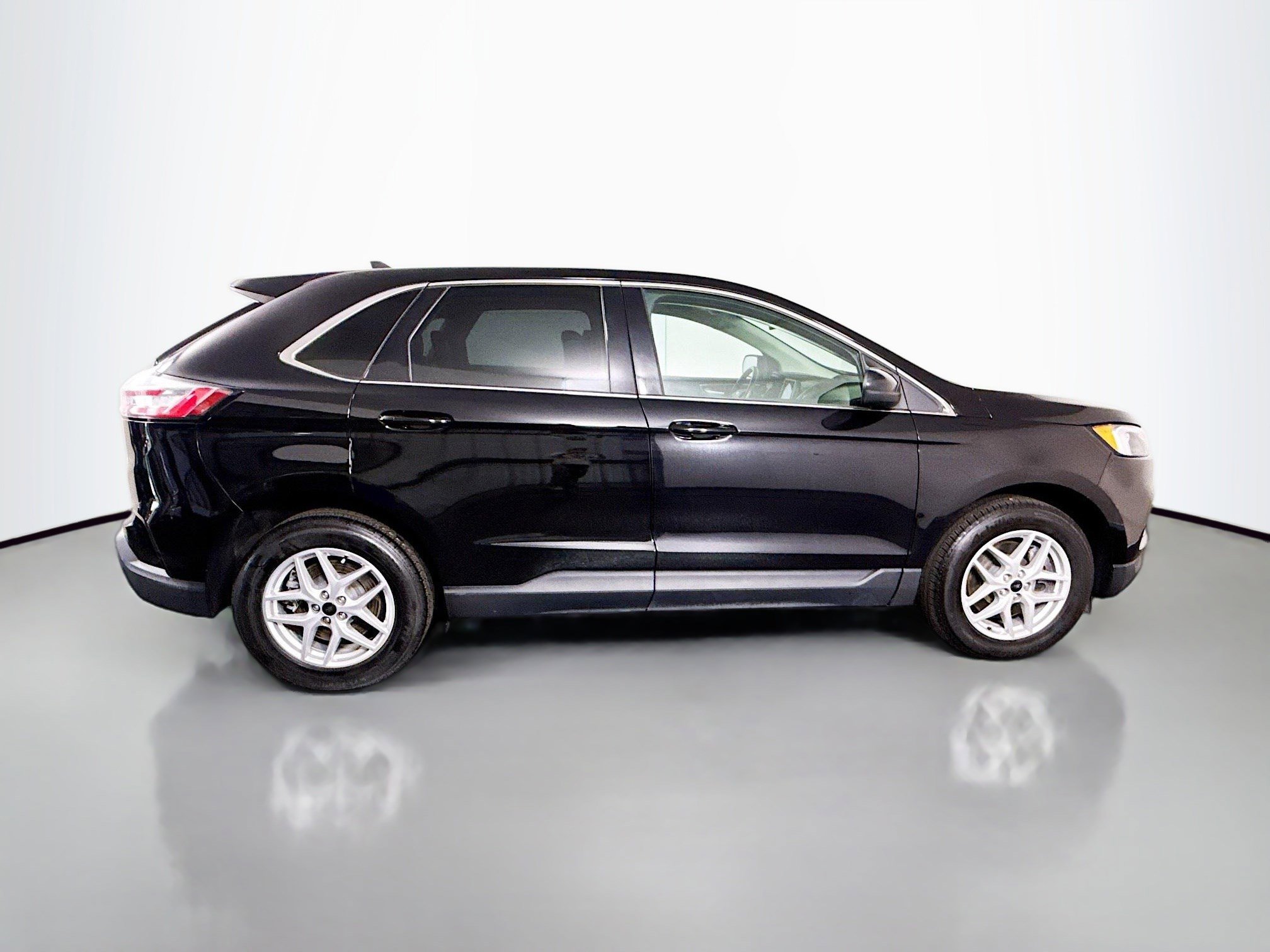 Used 2023 Ford Edge SEL image 11