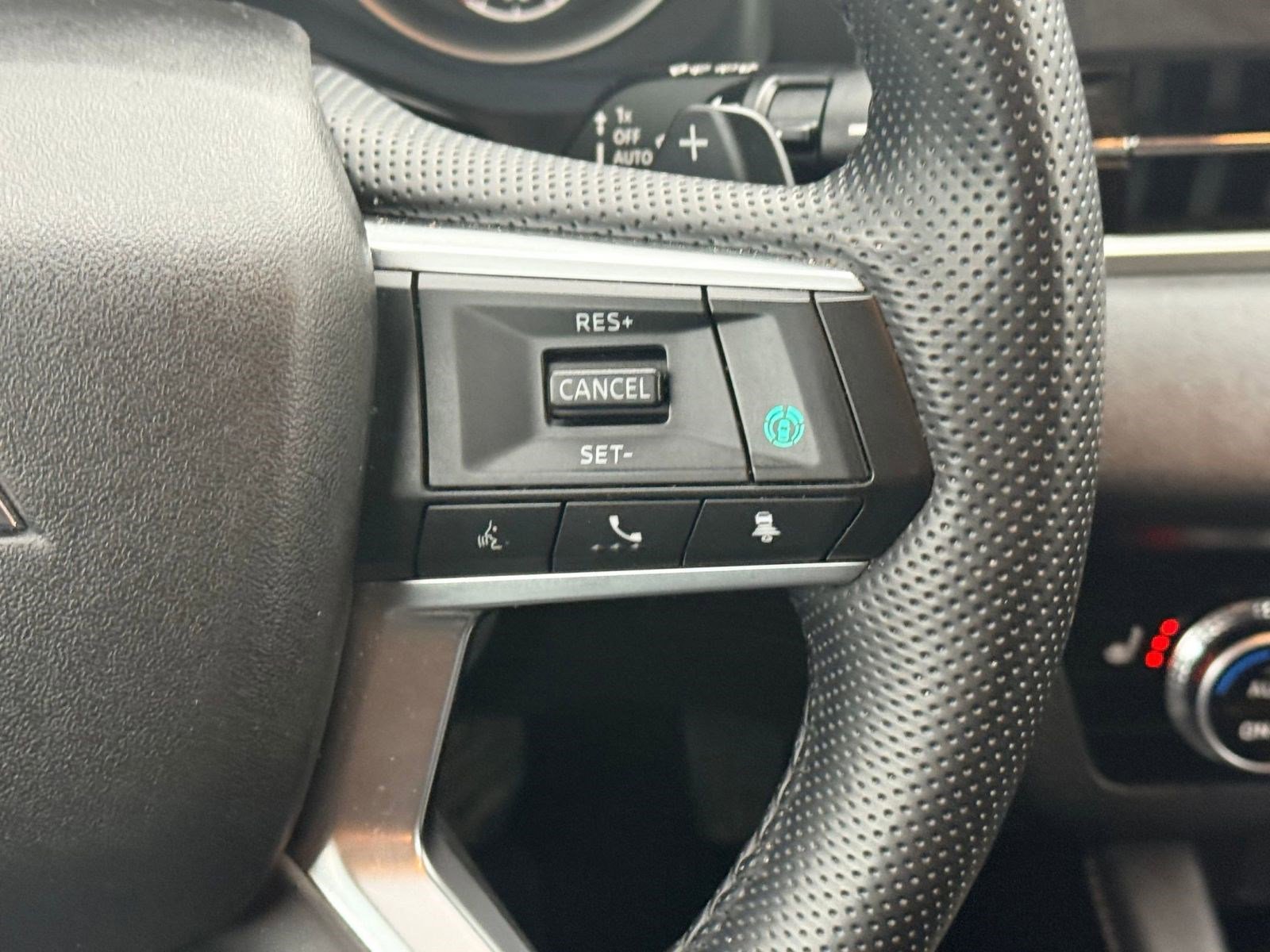 Used 2024 Mitsubishi Outlander SE image 27