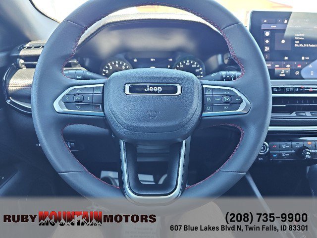 Used 2025 Jeep Compass Trailhawk AWD/4WD image 17