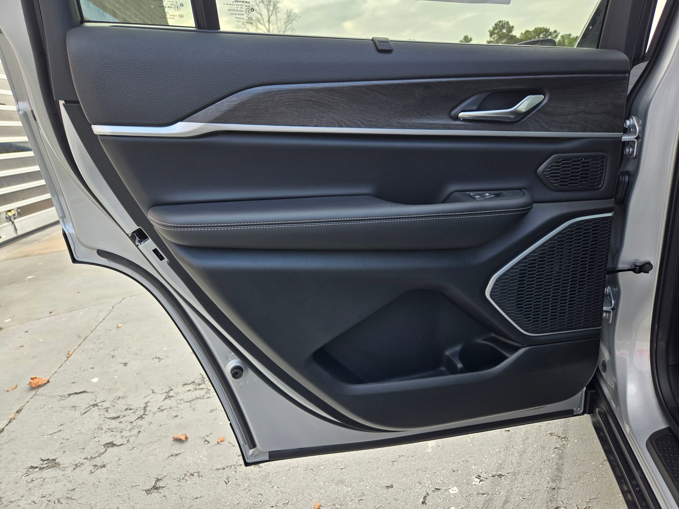 New 2025 Jeep Grand Cherokee L Limited w/ Luxury Tech Group II image 21