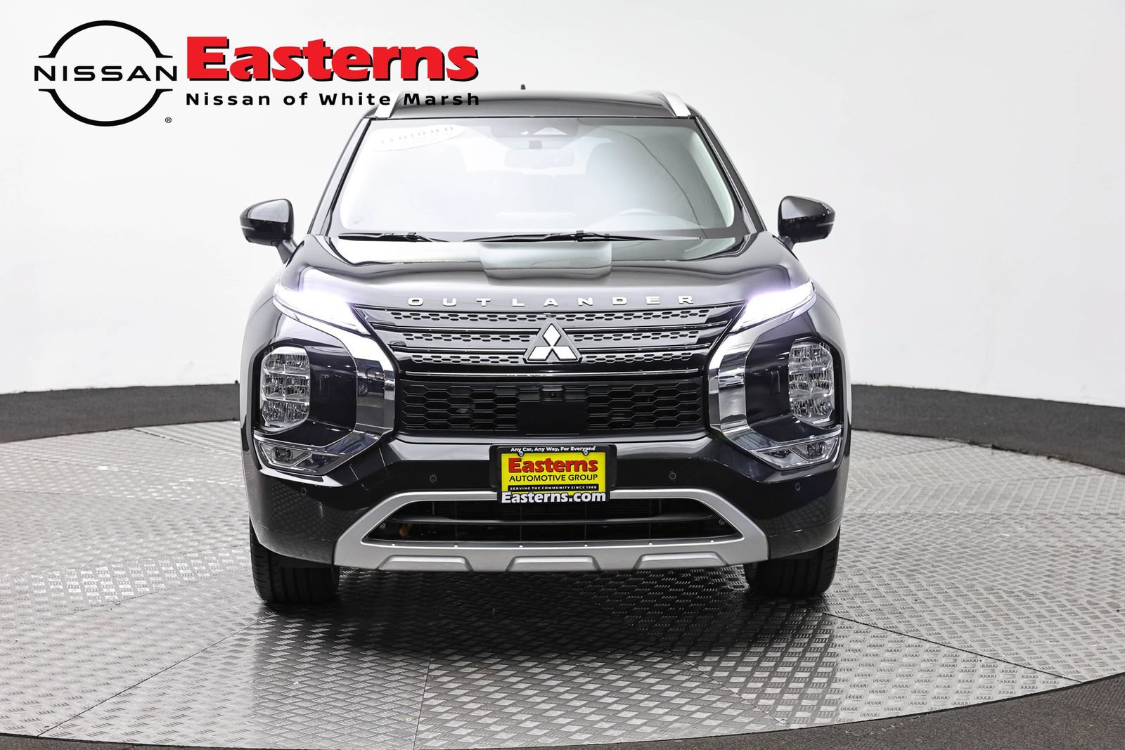 Used 2024 Mitsubishi Outlander SEL AWD/4WD image 2