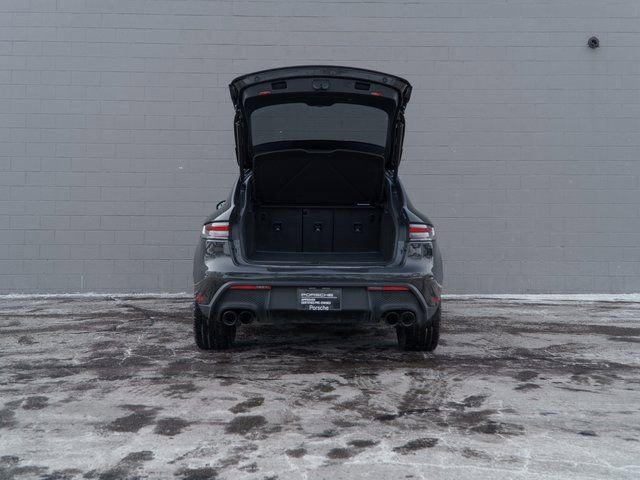Certified 2025 Porsche Macan image 14