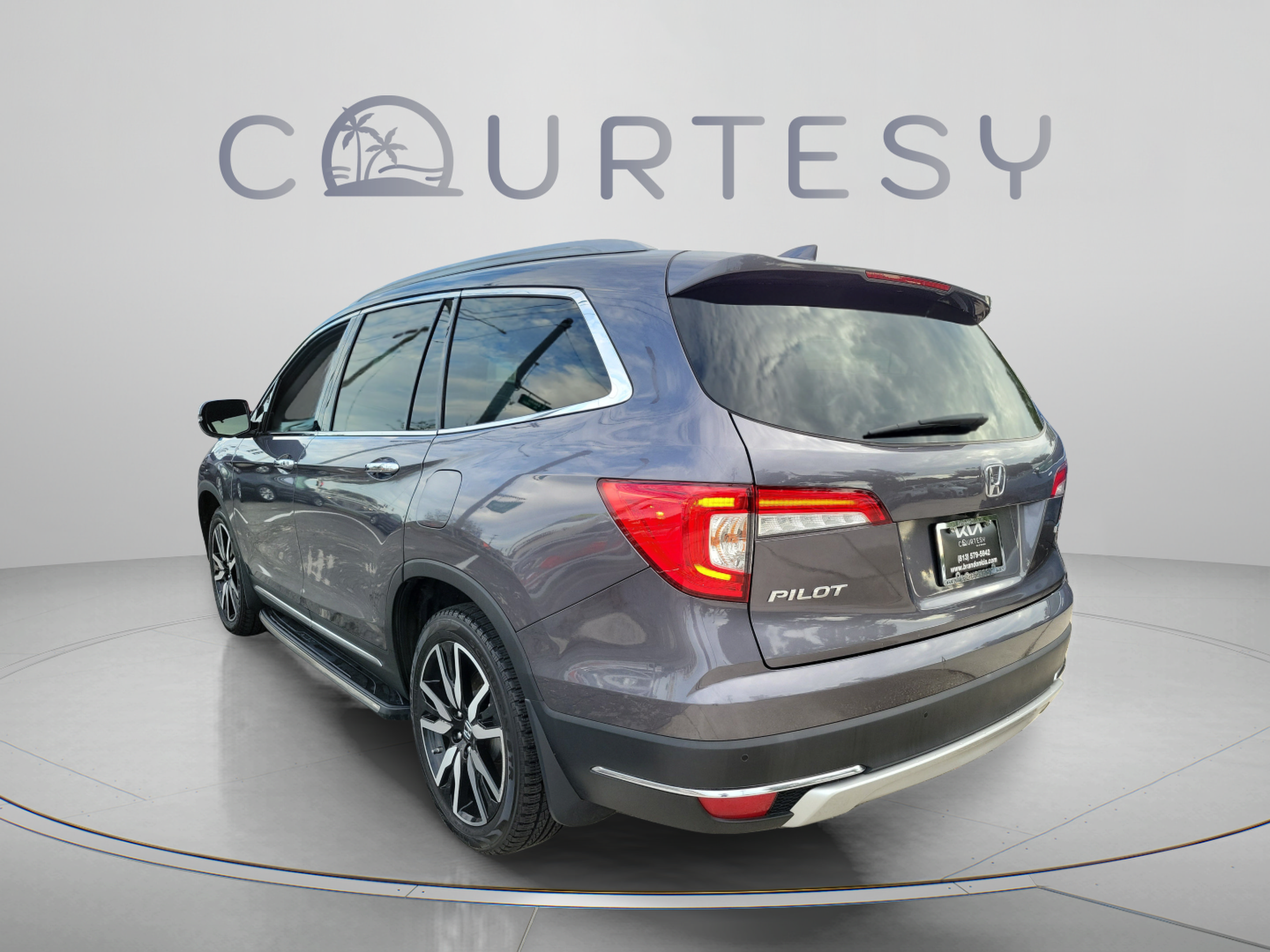 Used 2021 Honda Pilot Touring image 2