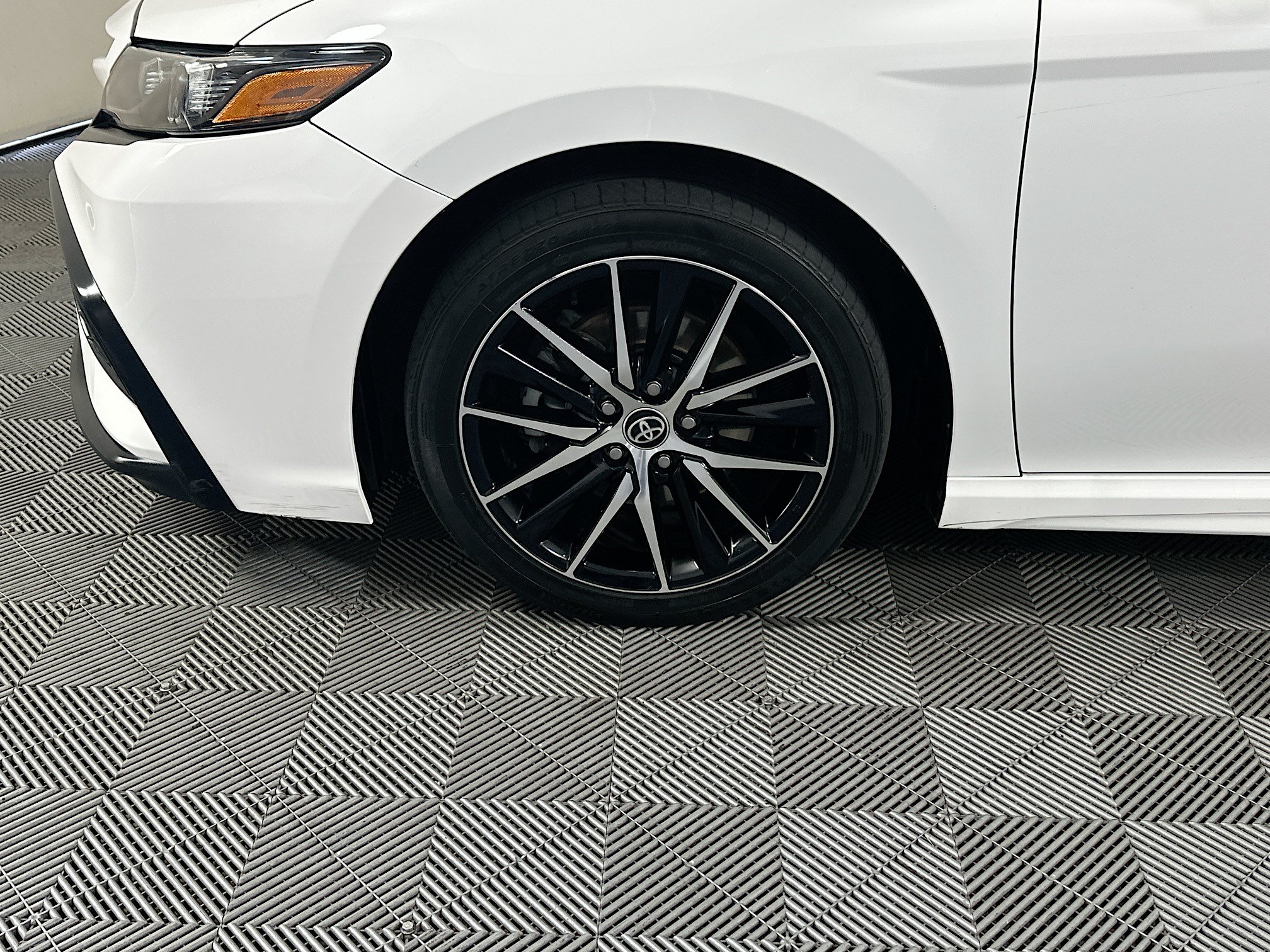 Used 2022 Toyota Camry SE w/ Convenience Package FWD image 11