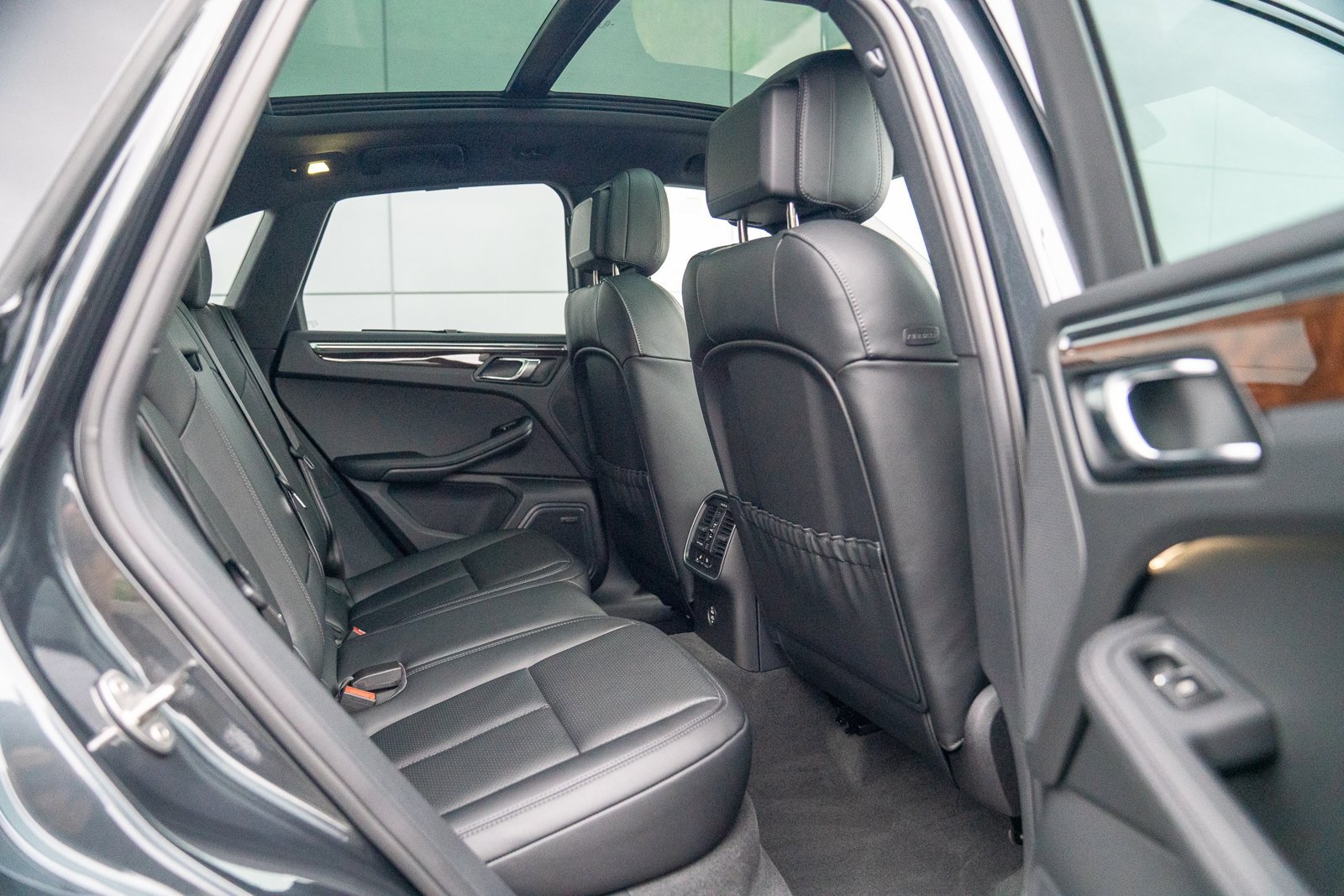 Certified 2026 Porsche Macan AWD/4WD image 25
