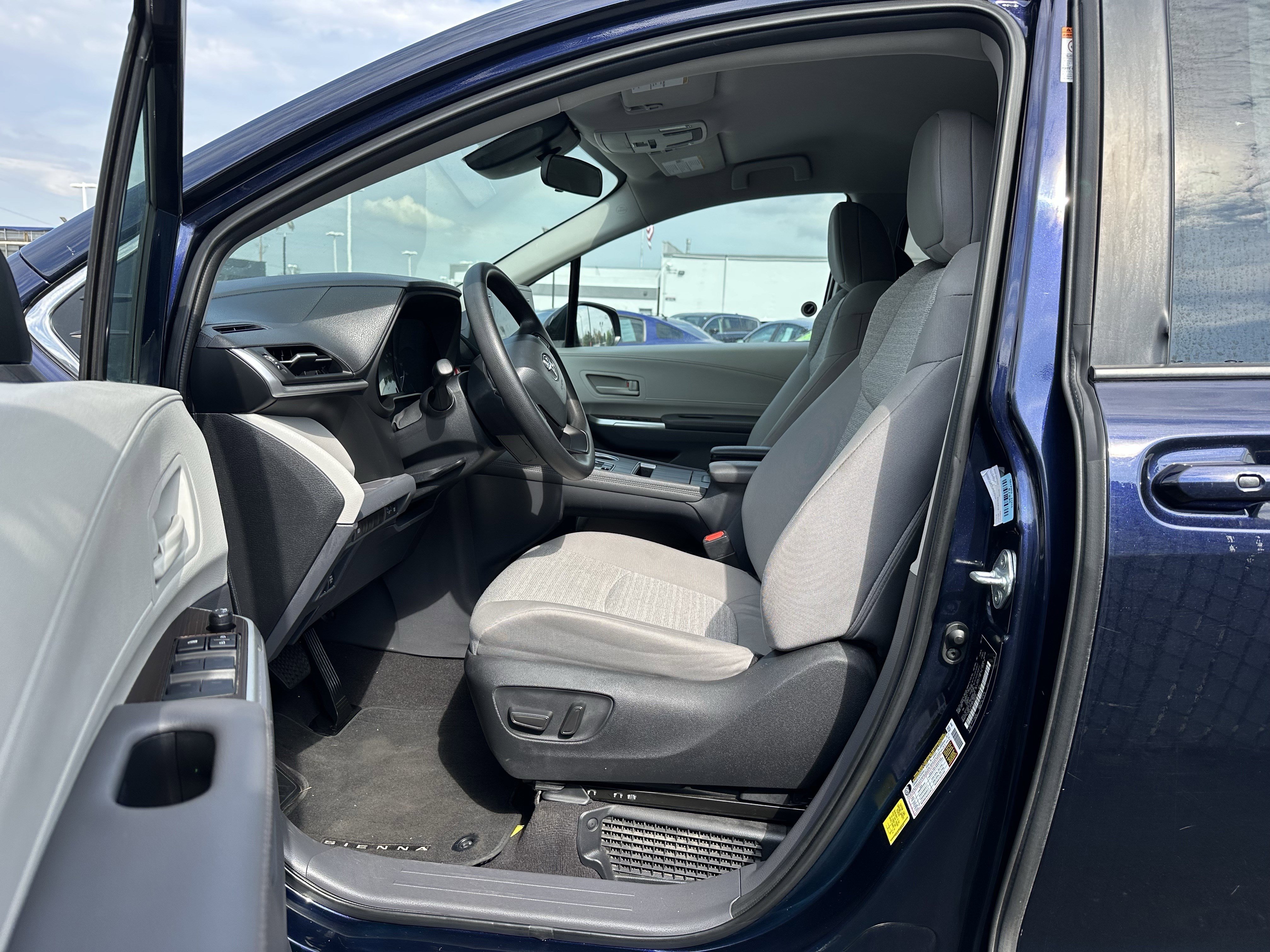 Used 2023 Toyota Sienna LE image 22