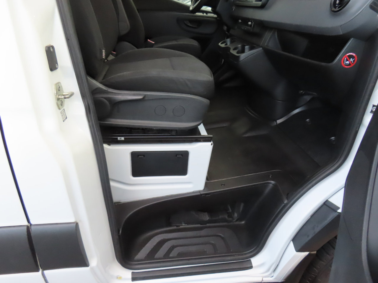 Used 2020 Mercedes-Benz Sprinter 1500 w/ Driver Convenience Package image 16