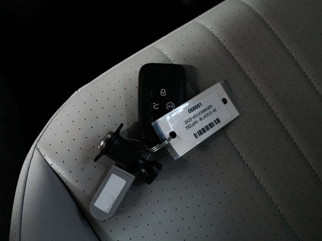 Used 2023 Volkswagen Tiguan SE R-Line AWD/4WD image 26