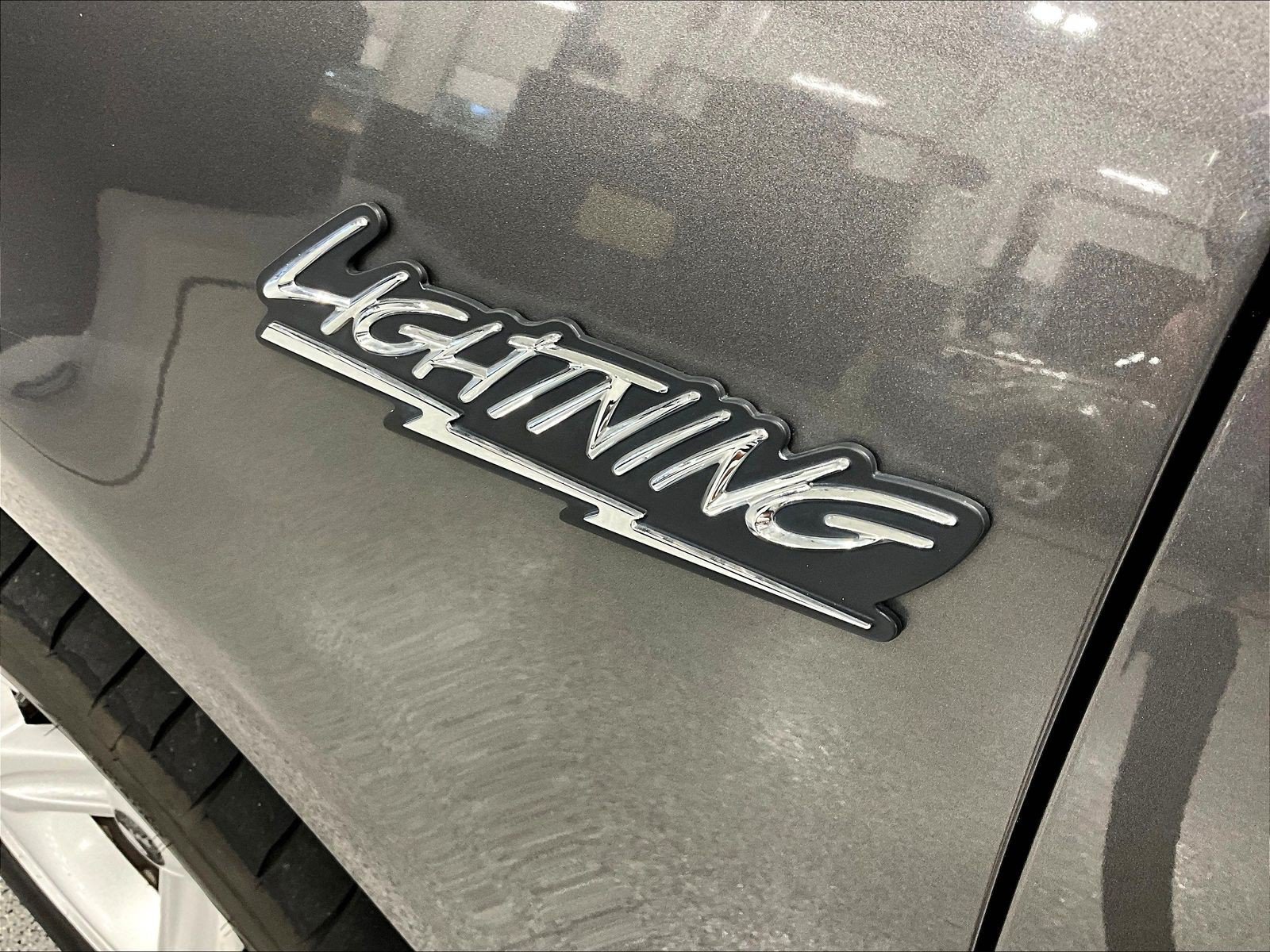 Used 2004 Ford F150 Lightning RWD image 19