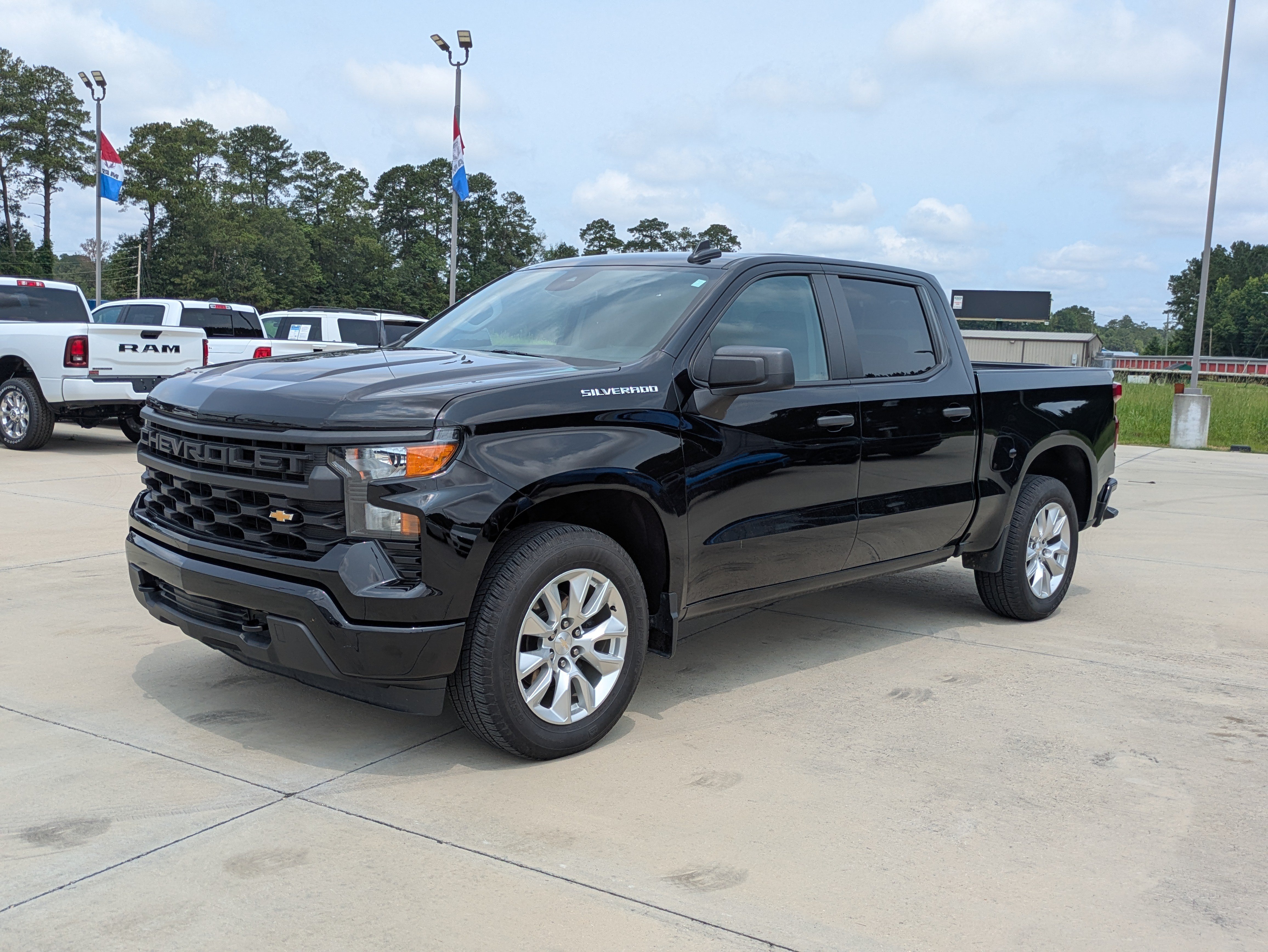 Used 2024 Chevrolet Silverado 1500 Custom RWD image 4