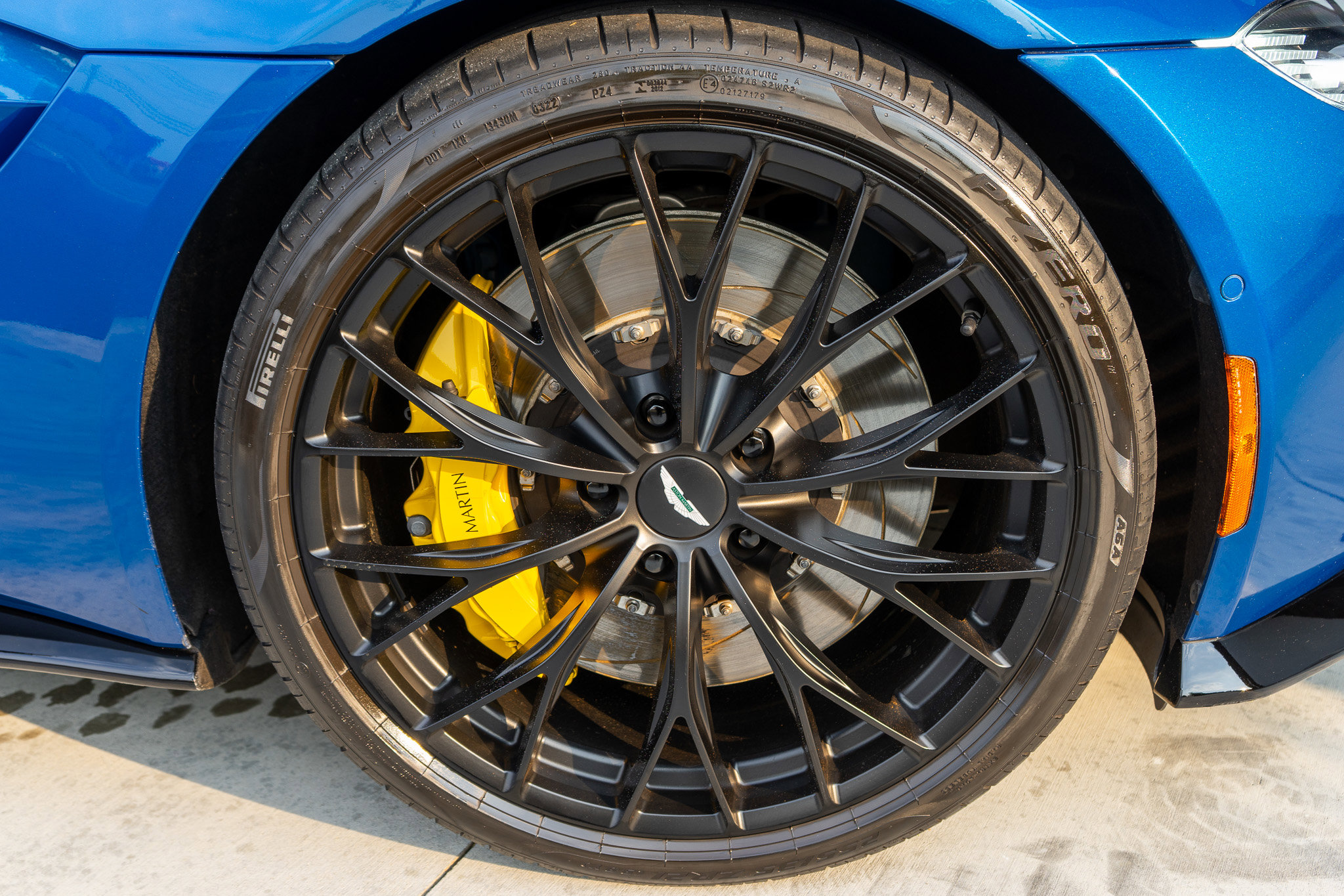 Used 2022 Aston Martin V8 Vantage Coupe image 13