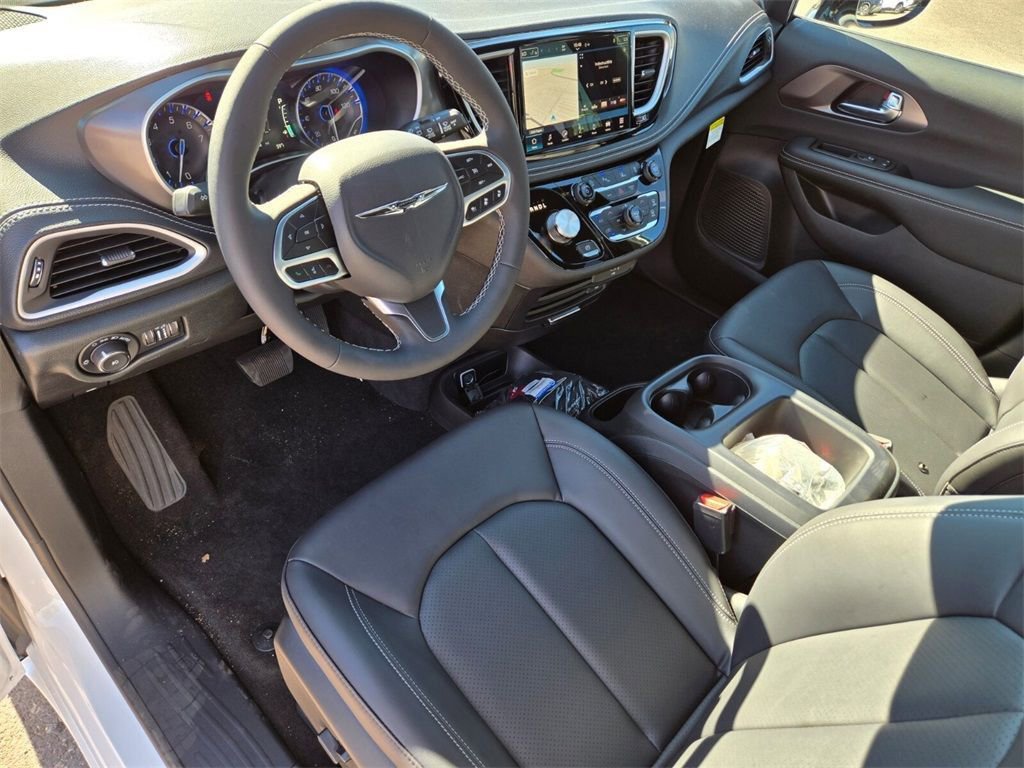 New 2026 Chrysler Pacifica Select image 9