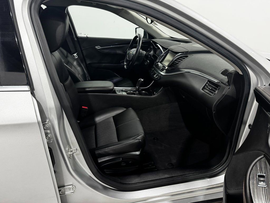 Used 2016 Chevrolet Impala LT w/ Convenience Package image 23