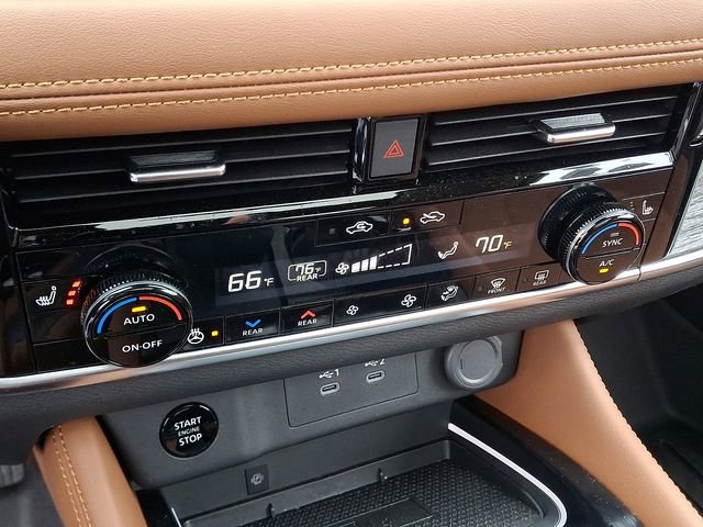 Used 2025 Nissan Rogue Platinum w/ Platinum Premium Package image 16