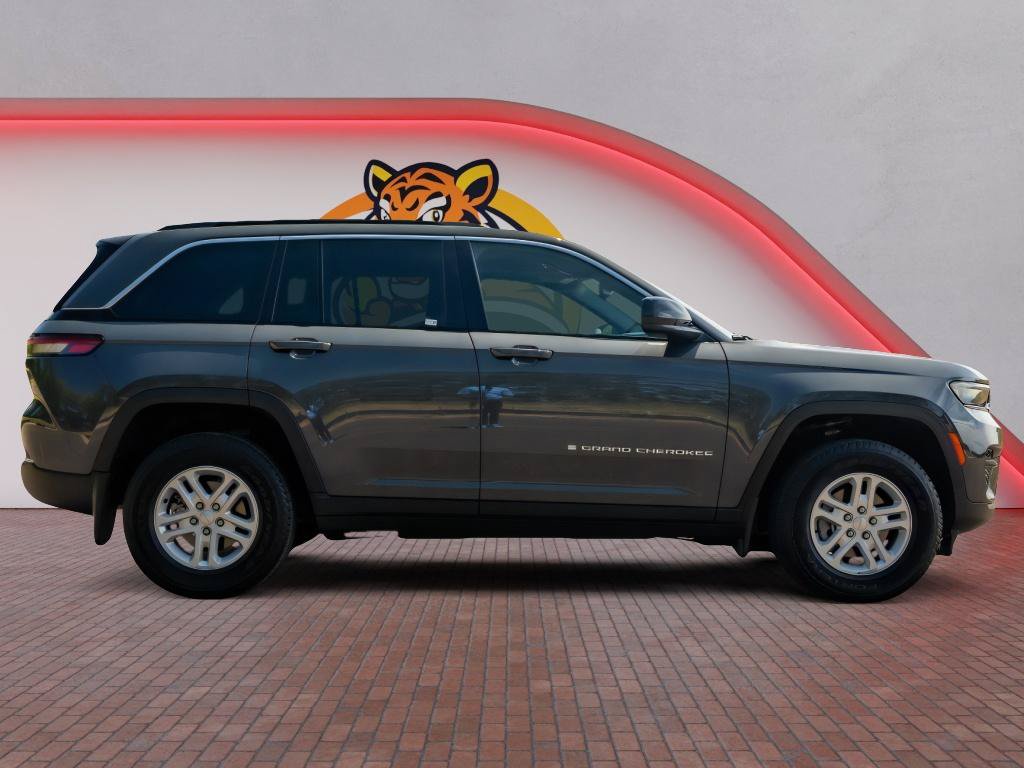 Used 2024 Jeep Grand Cherokee Laredo w/ MOPAR Finishing Package AWD/4WD image 4