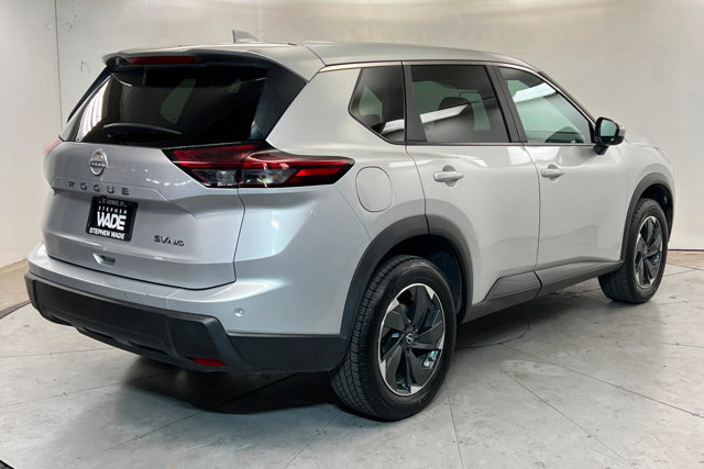 Used 2024 Nissan Rogue SV image 5