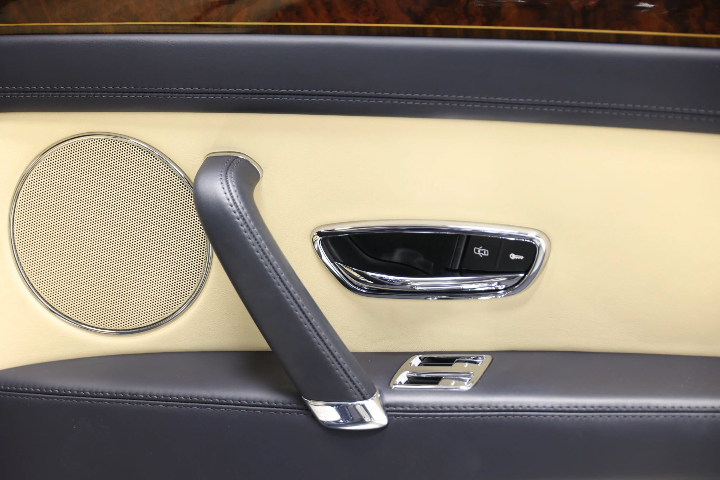Used 2015 Bentley Flying Spur V8 AWD/4WD image 68