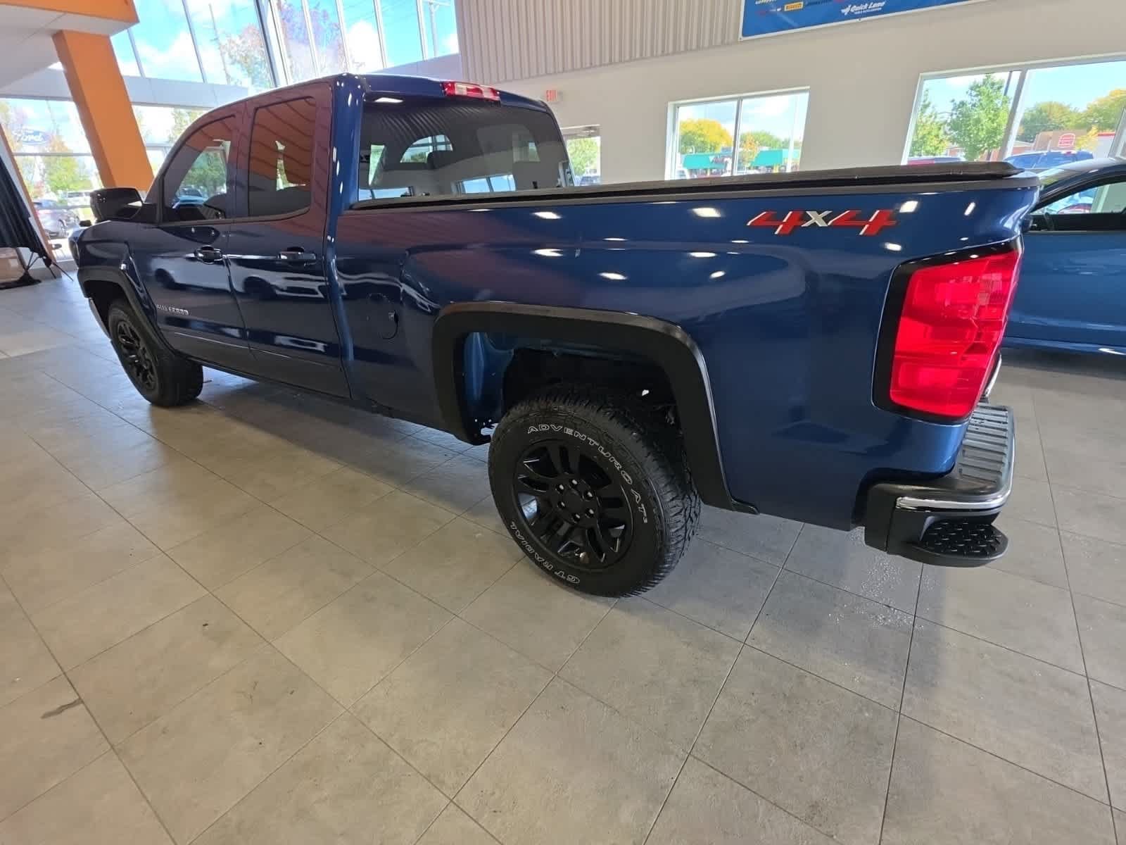 Used 2018 Chevrolet Silverado 1500 LT w/ All Star Edition AWD/4WD image 12