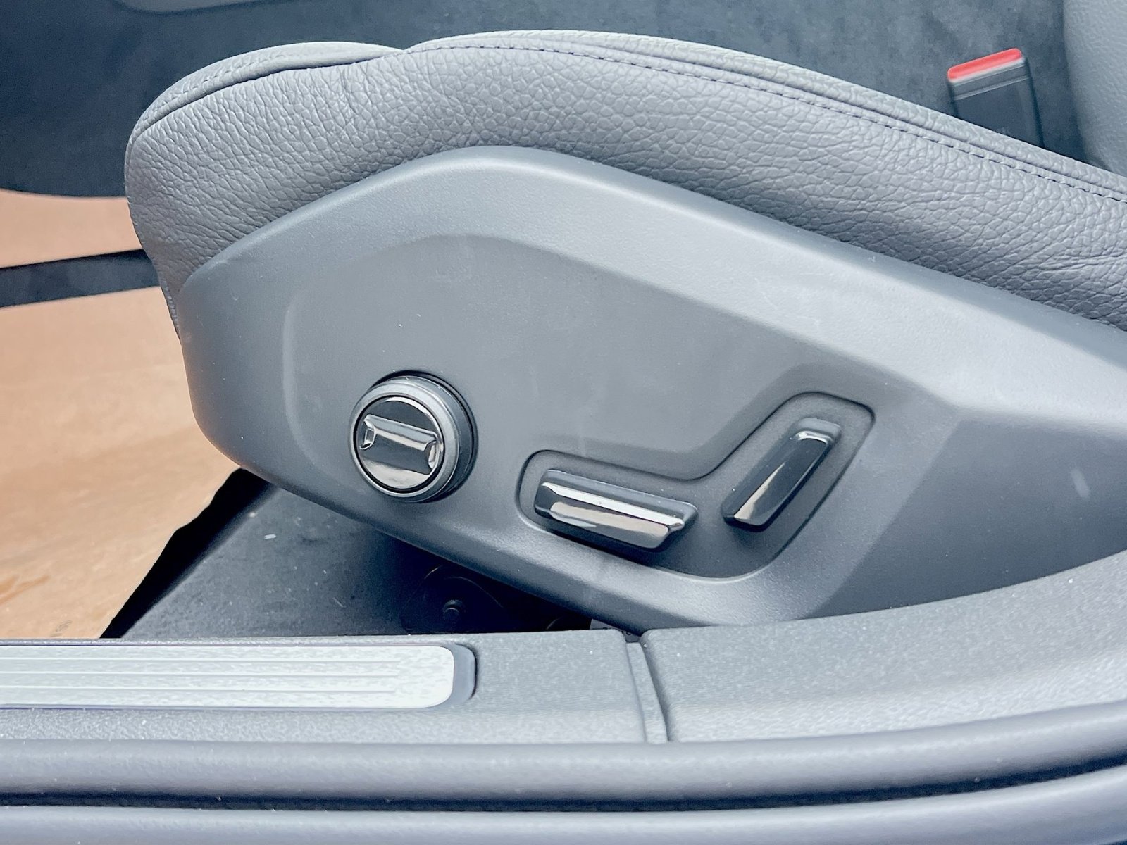 New 2026 Volvo V60 B5 Cross Country Plus w/ Protection Package Premier image 14