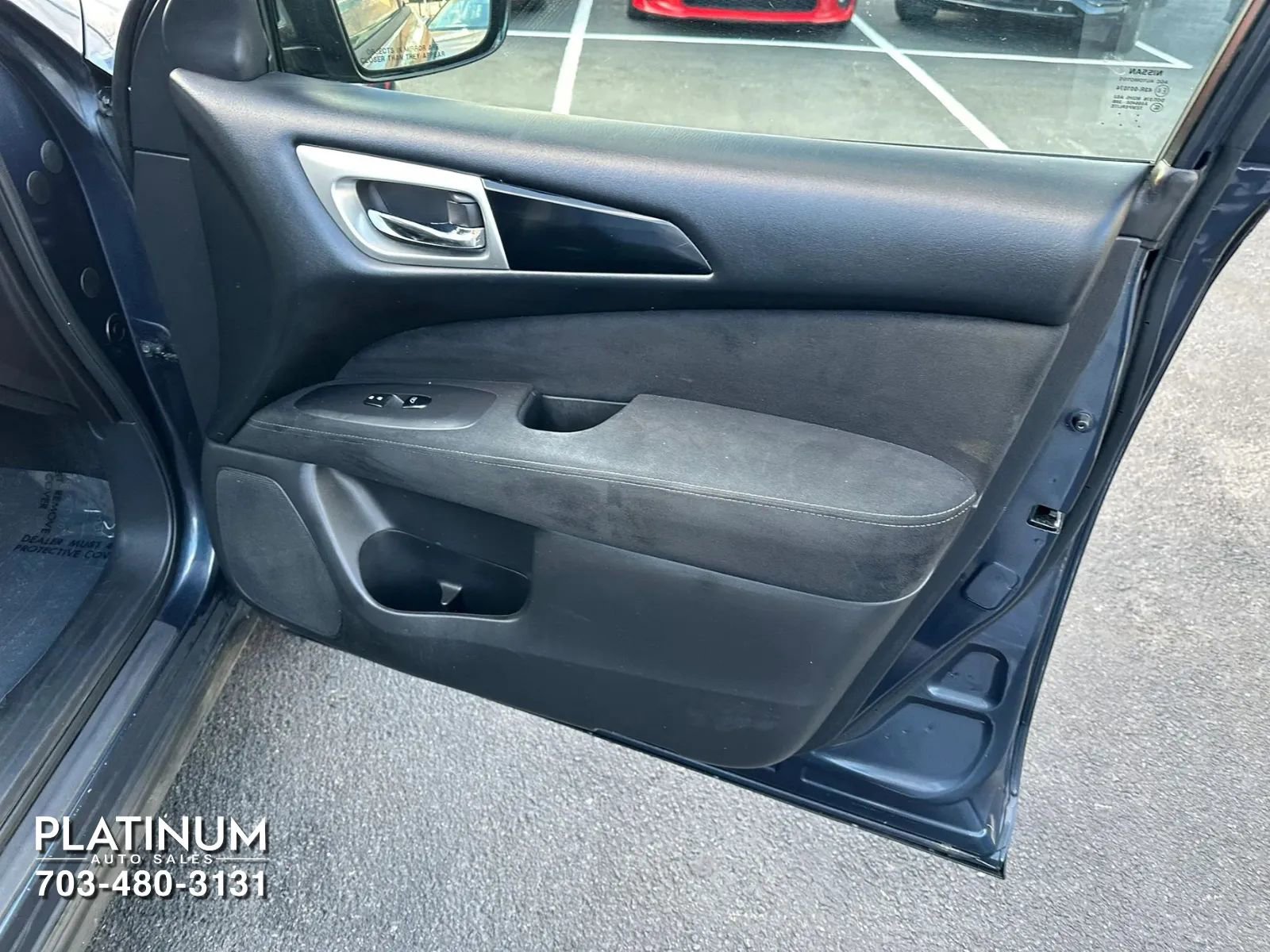 Used 2015 Nissan Pathfinder SV FWD image 16