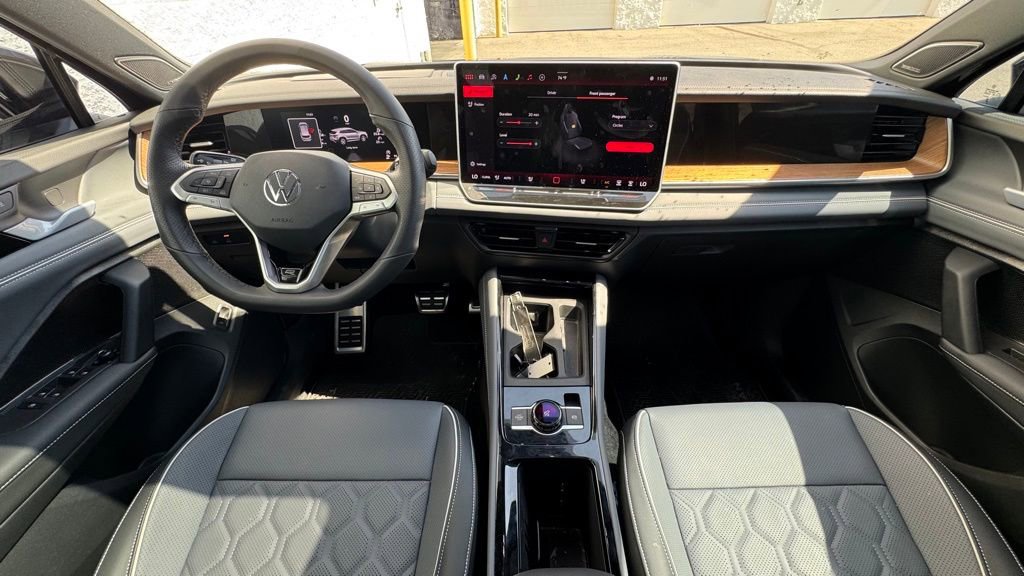 Used 2026 Volkswagen Tiguan SEL R-Line AWD/4WD image 15
