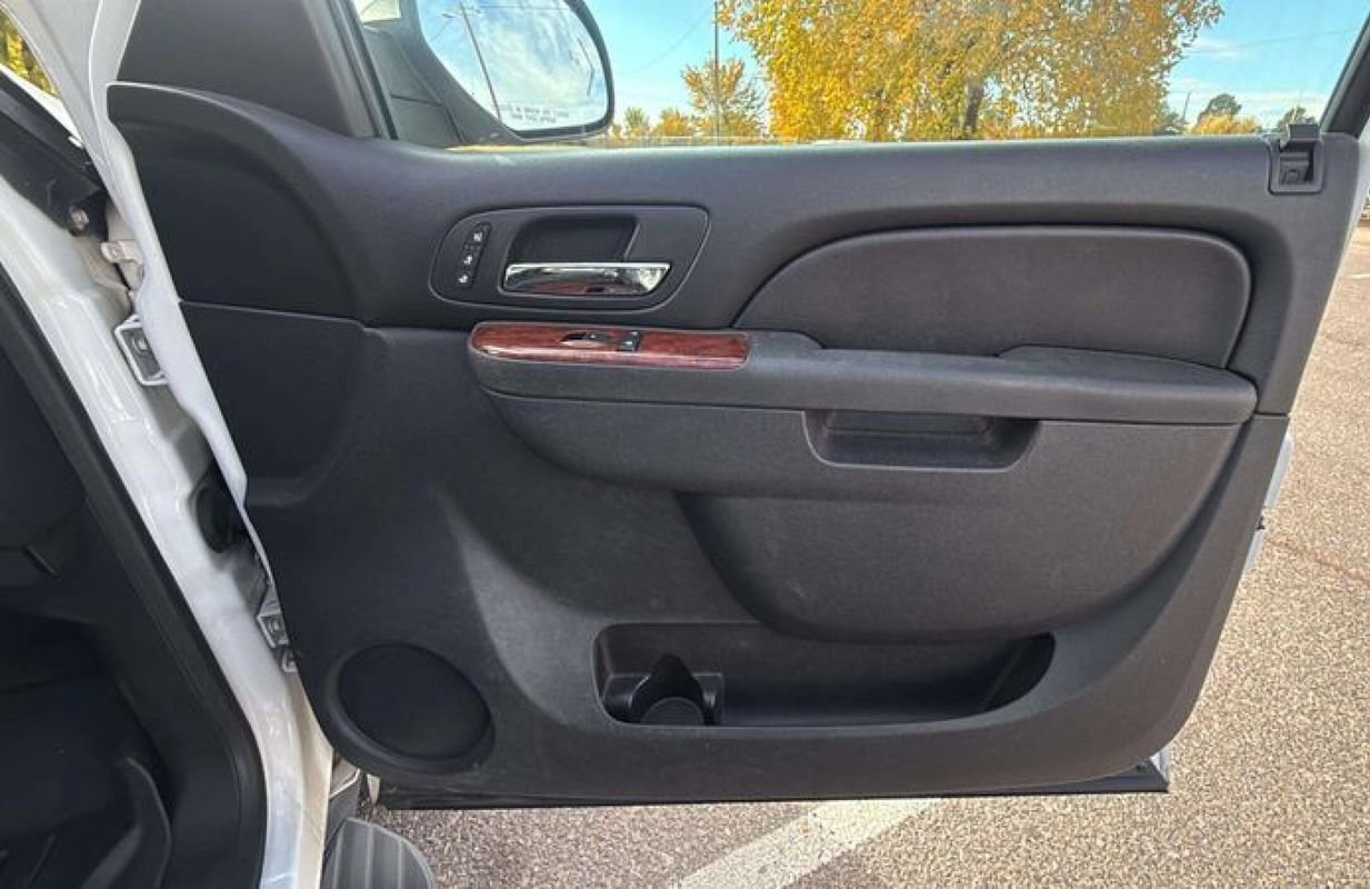 Used 2013 Chevrolet Suburban LTZ image 18