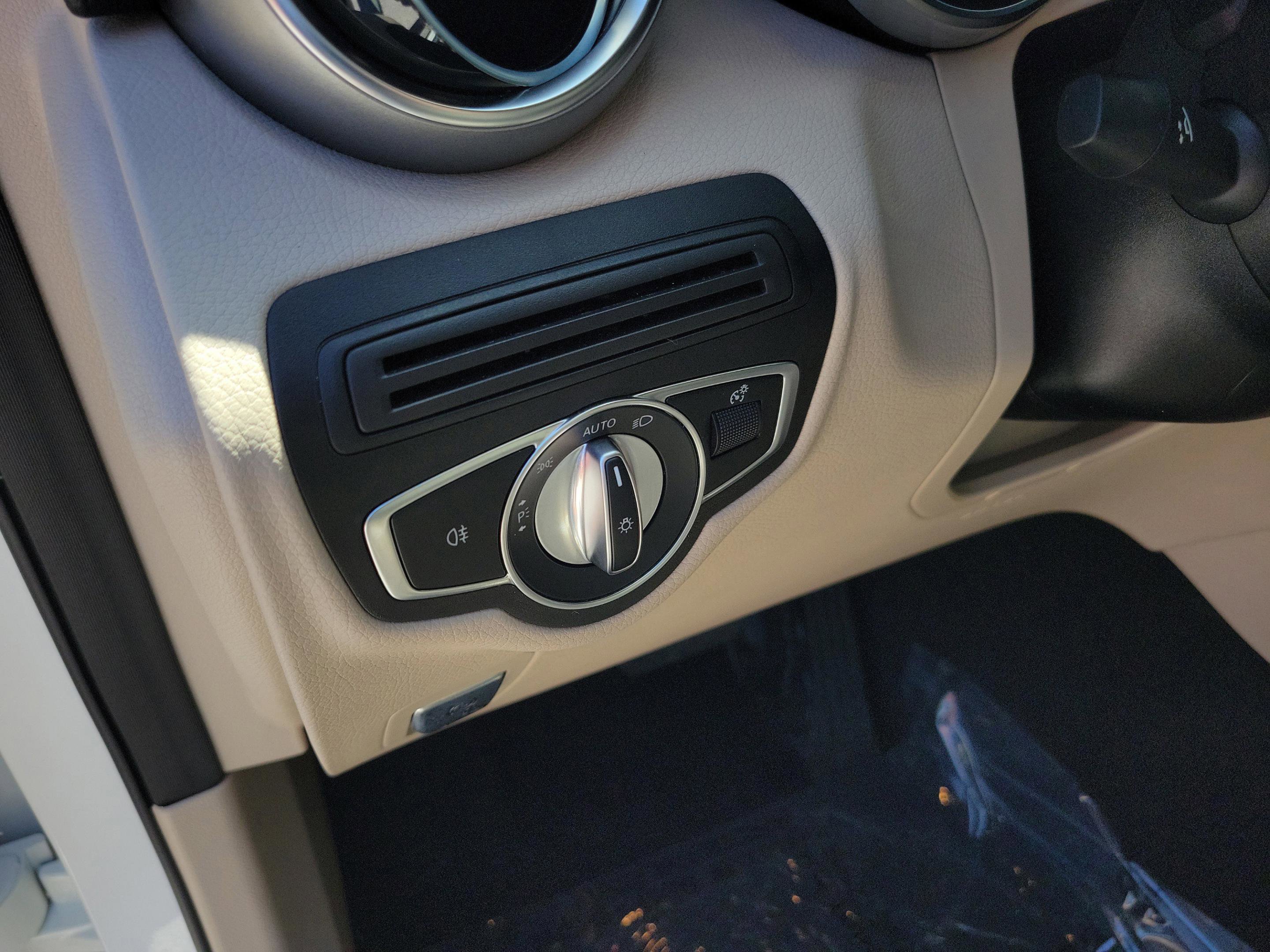 Certified 2022 Mercedes-Benz GLC 300 w/ Premium Package Lite image 19