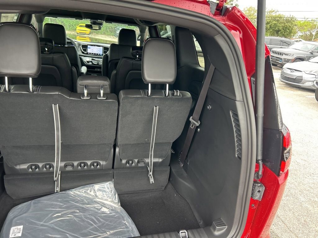 New 2026 Chrysler Pacifica Select image 31