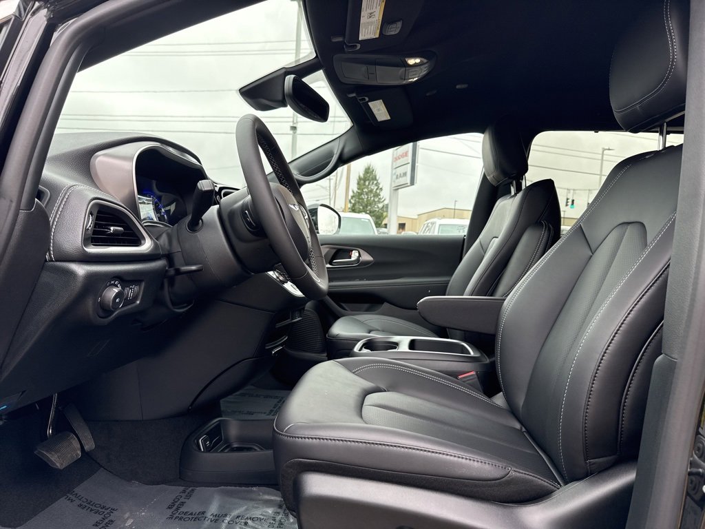 New 2026 Chrysler Pacifica Select image 22