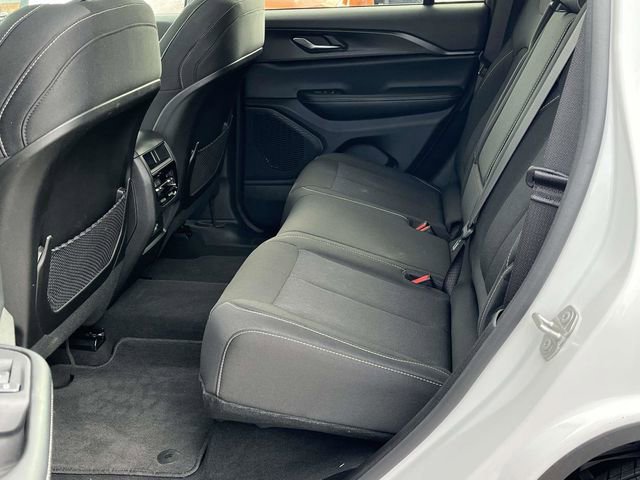Used 2024 Jeep Grand Cherokee Laredo X AWD/4WD image 16
