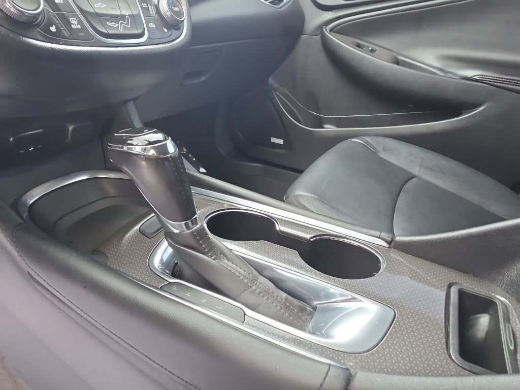 Used 2018 Chevrolet Malibu LT w/ Leather Package FWD image 16