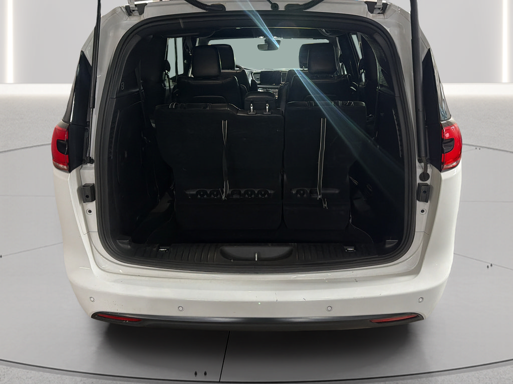 Used 2024 Chrysler Pacifica Limited FWD image 16