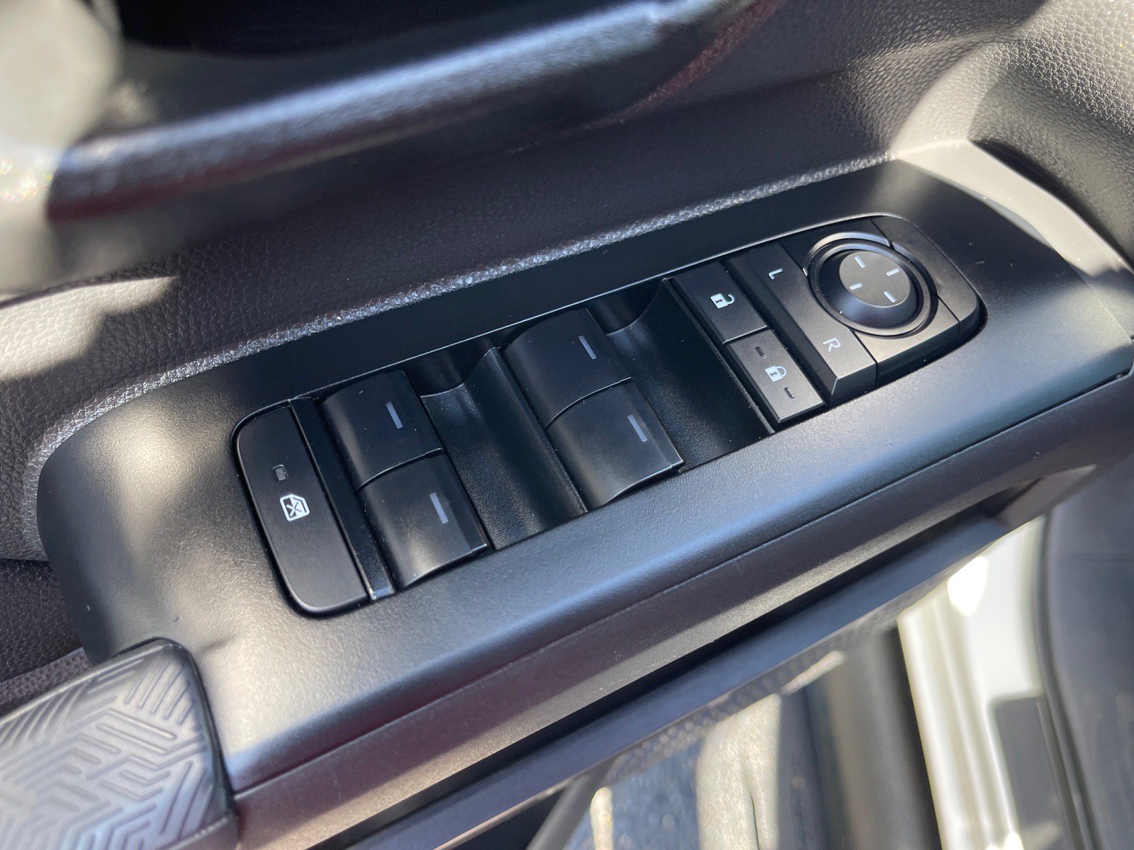Used 2025 Toyota Tacoma SR5 RWD image 8