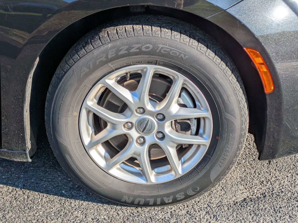 Used 2023 Chrysler Voyager LX image 11