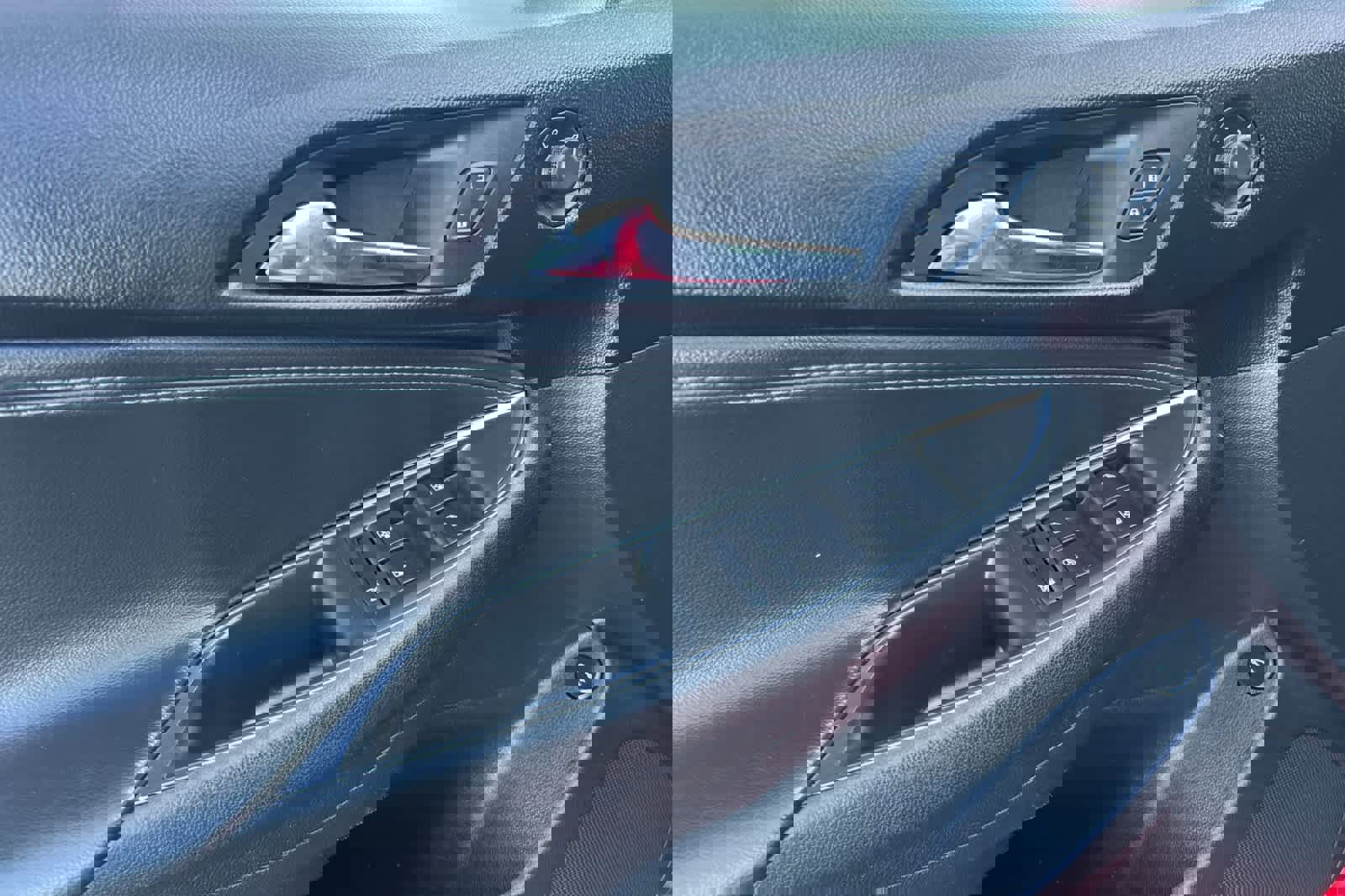 Used 2018 Chevrolet Cruze Premier FWD image 12