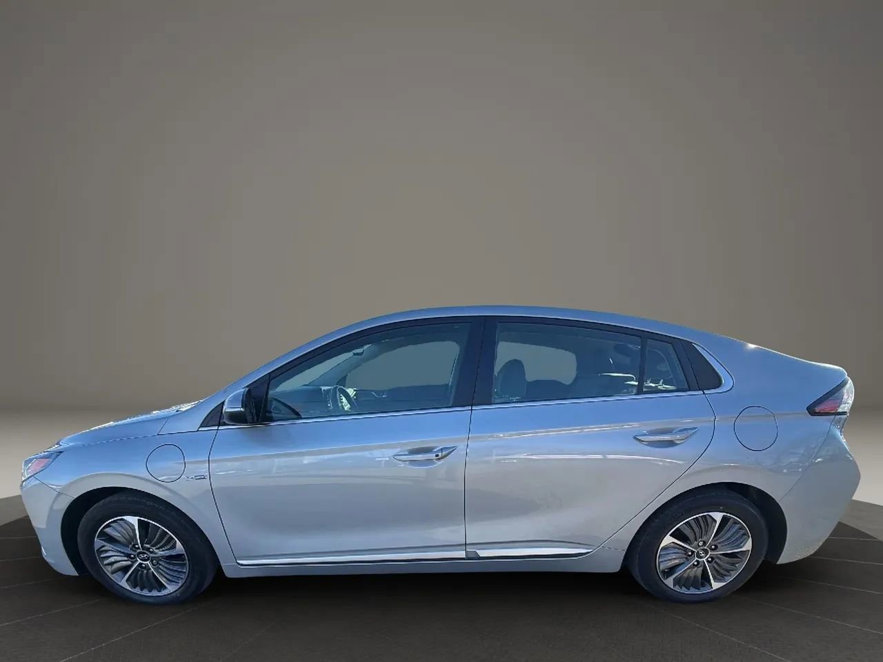 Used 2020 Hyundai Ioniq SEL image 8