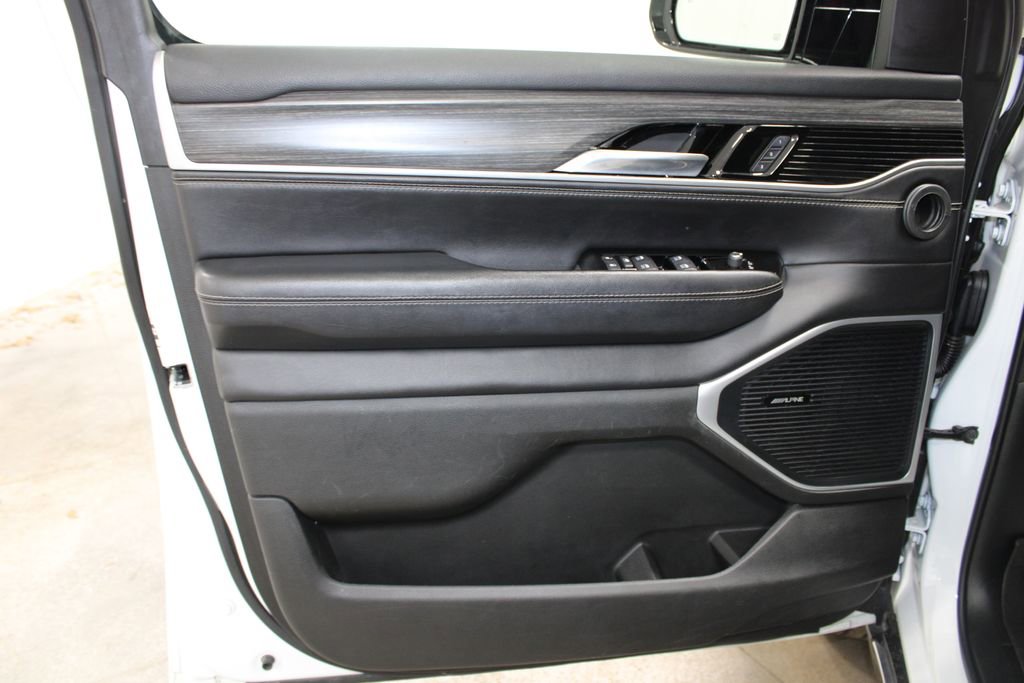 Used 2023 Jeep Wagoneer Series II image 19